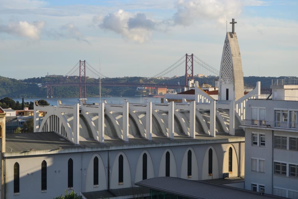Landmark view, River view, Street view