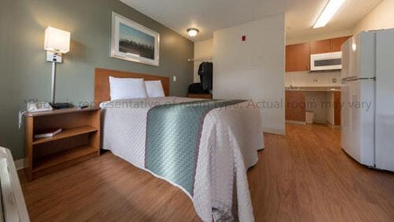 Photo of the whole room, Bedroom