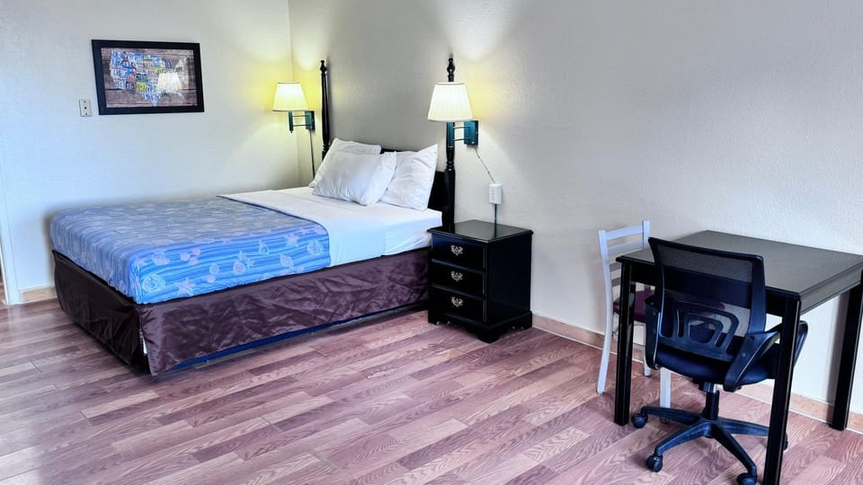 Photo of the whole room, Bedroom, hair dresser