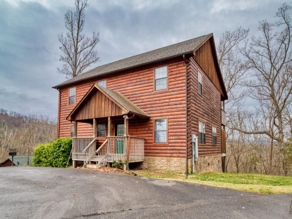 Property building, Natural landscape, Parking