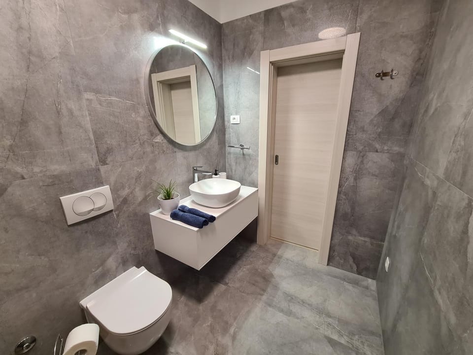 Shower, Toilet, Bathroom