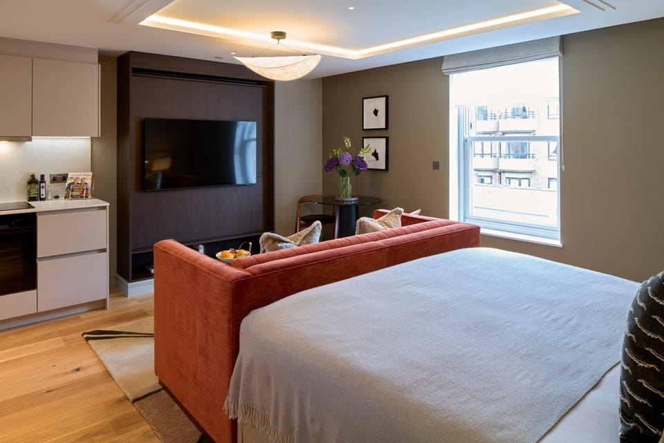 Bed, TV and multimedia, Living room, Bedroom, City view