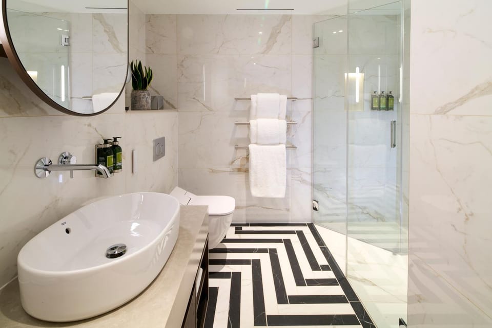 Shower, Toilet, Bathroom, towels