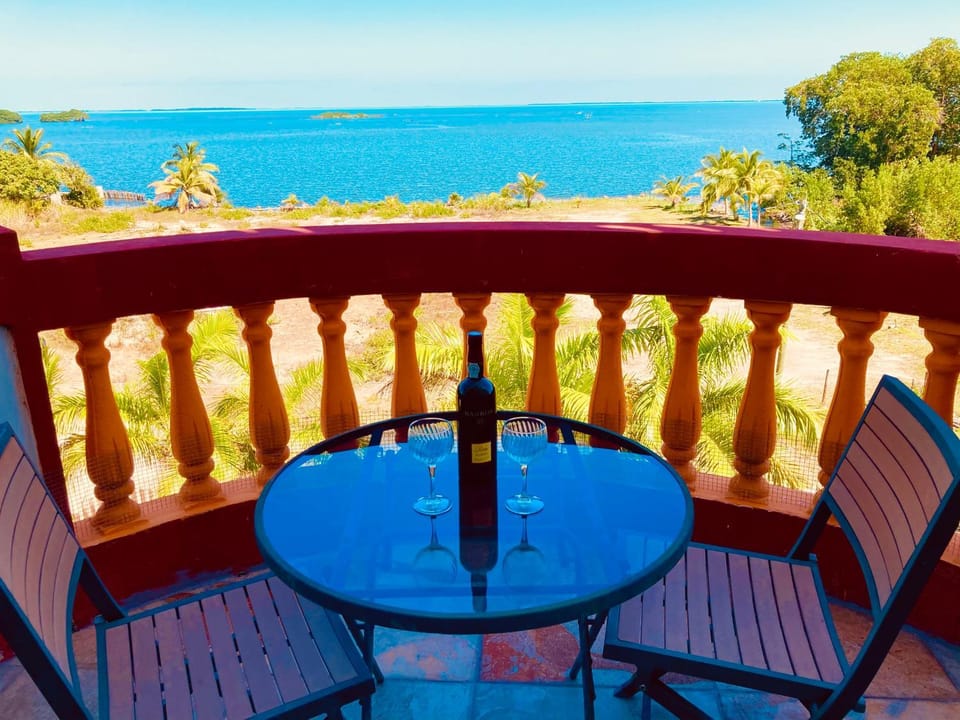 Alexander Penthouse Spectacular Sea Views Regal Room Apartment hotel in Belize City