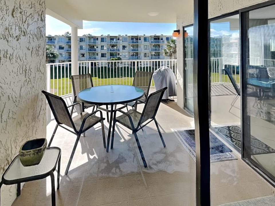 Balcony/Terrace, Seating area, furniture