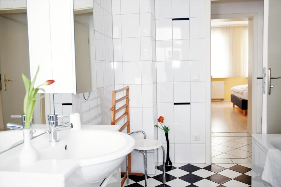 Photo of the whole room, Decorative detail