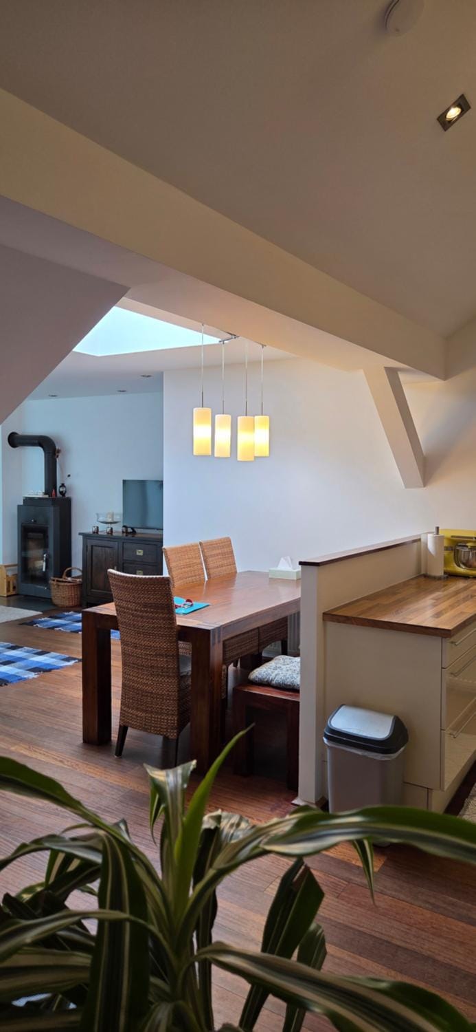Kitchen or kitchenette, Seating area, Dining area