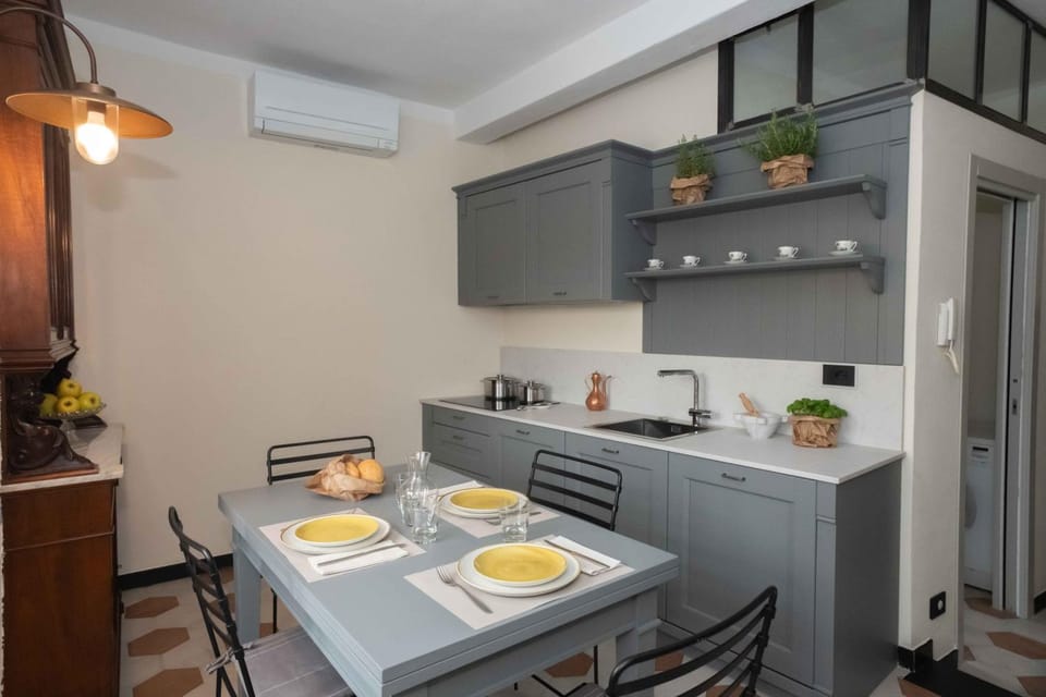 Kitchen or kitchenette, Living room, Photo of the whole room, Decorative detail, Dining area, Area and facilities