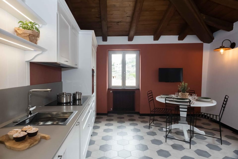 TV and multimedia, Kitchen or kitchenette, Living room, Food and drinks, Other, Photo of the whole room, Decorative detail, Seating area, Dining area, Food, Area and facilities, Family
