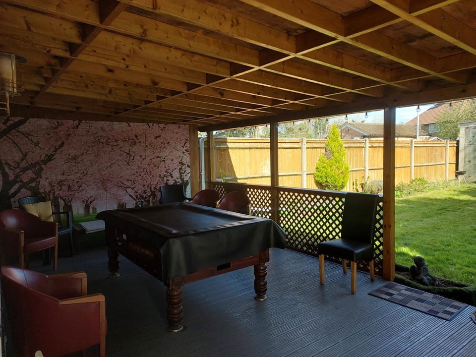Patio, Table tennis