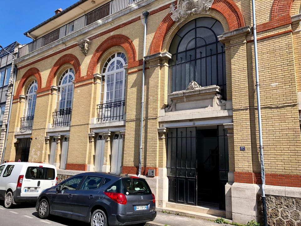 Facade/entrance