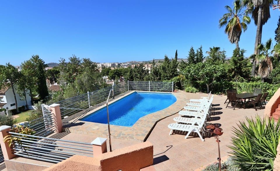 Dining area, Swimming pool