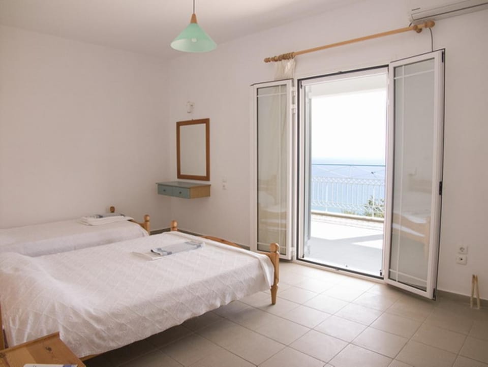 Day, Photo of the whole room, Sea view
