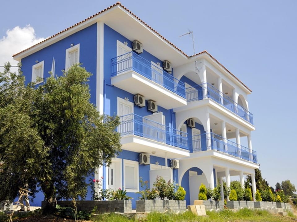 Property building, Day