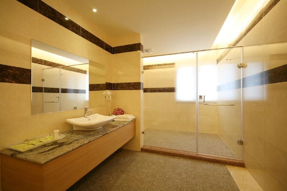 Bathroom, Photo of the whole room, Decorative detail