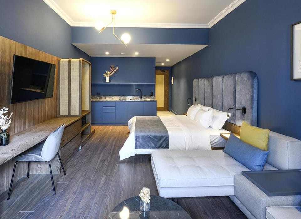 Seating area, Bedroom