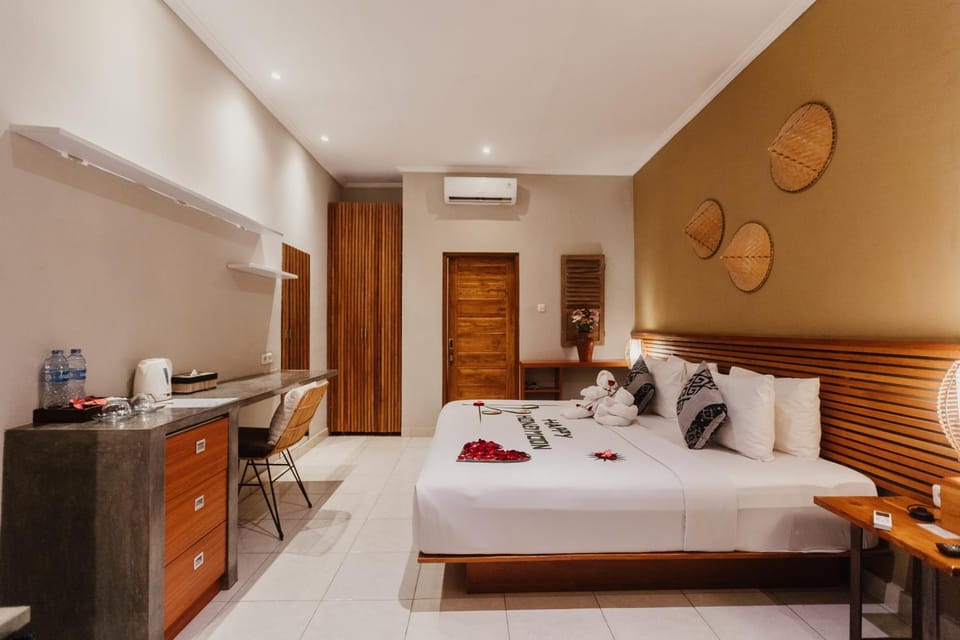 Bed, TV and multimedia, Photo of the whole room, Seating area, Bedroom, air conditioner