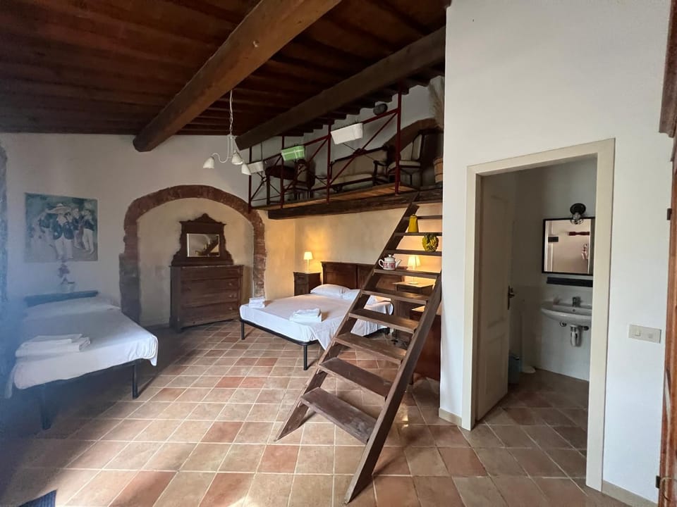 Bed, Photo of the whole room