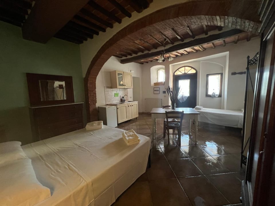 Kitchen or kitchenette, Bedroom