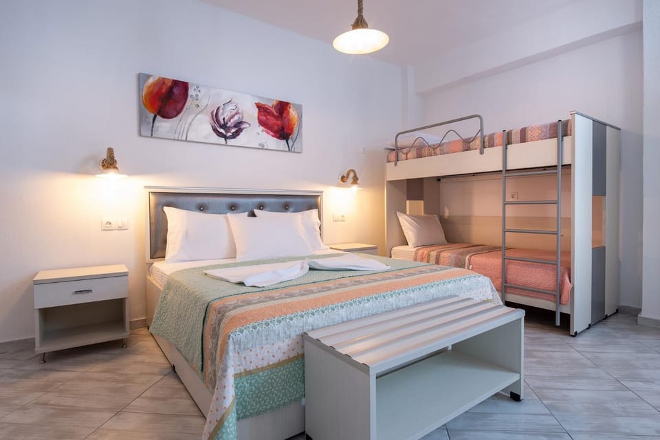 Bed, Photo of the whole room, bunk bed