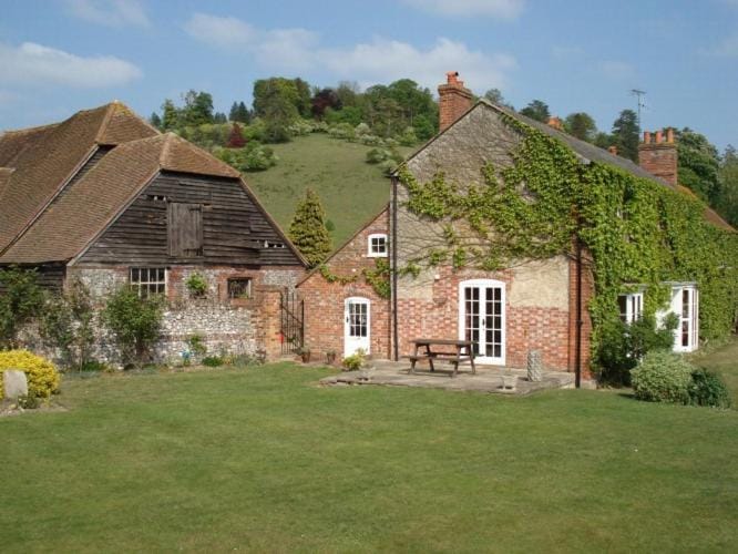 White Pond Farm House in Wycombe District