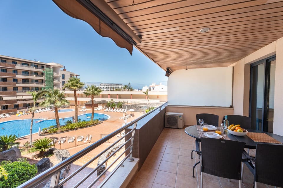 Property building, Balcony/Terrace, Seating area, Dining area, Pool view, Swimming pool, sunbed