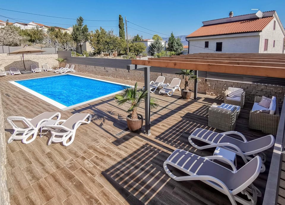 Swimming pool, Swimming pool