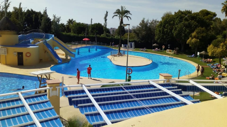 Swimming pool, Swimming pool