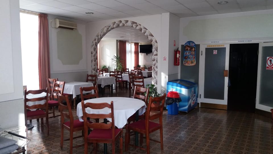 Restaurant/places to eat, Food and drinks