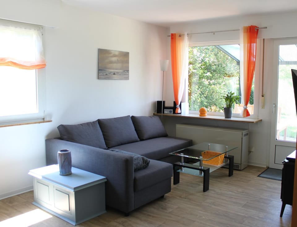 Living room, Garden view, Mountain view