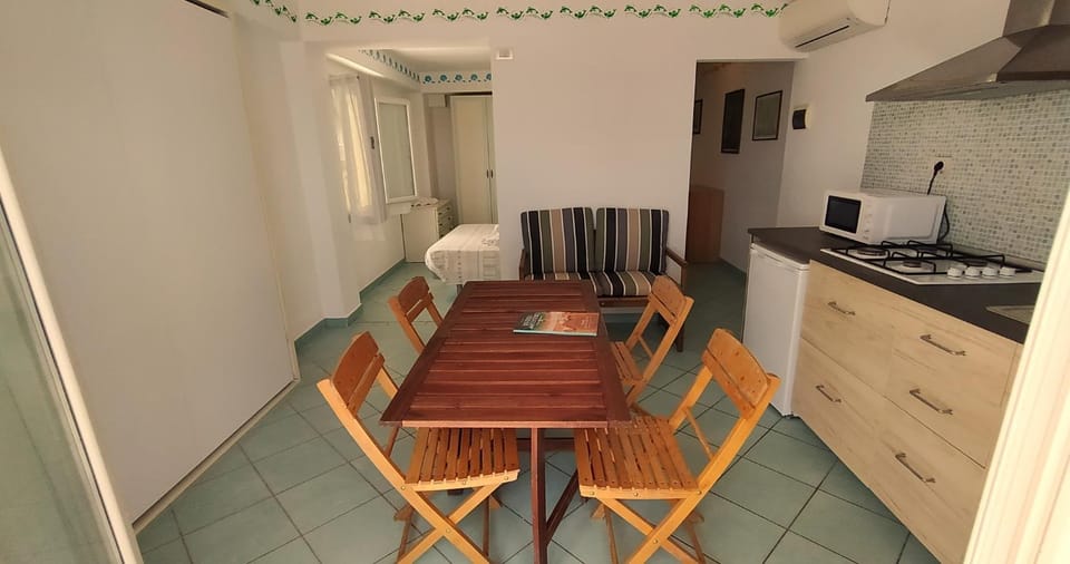 TV and multimedia, Kitchen or kitchenette, Living room, Family, oven