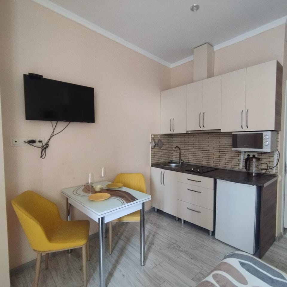 TV and multimedia, Kitchen or kitchenette, Dining area, stove