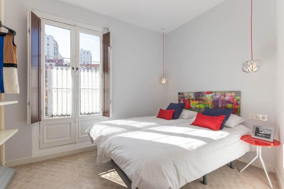 Bed, Photo of the whole room, Bedroom