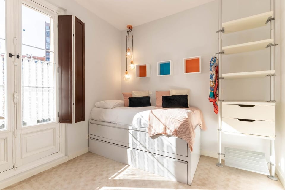 Bed, Photo of the whole room, Bedroom