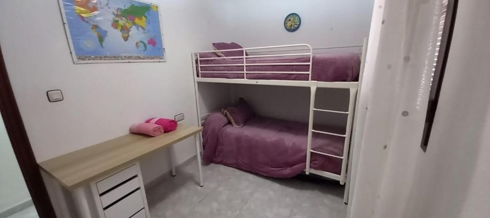 Bedroom, bunk bed