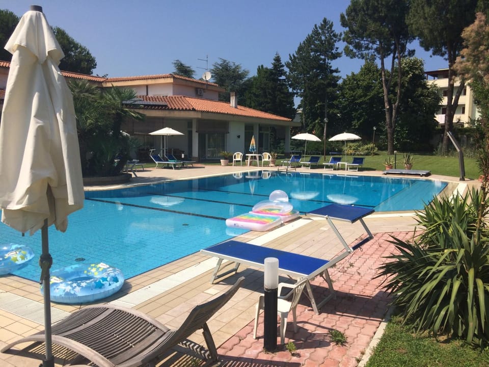 Garden, Swimming pool