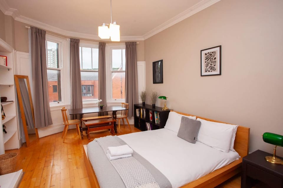 Beautiful 2 Bed Apartment Rose St Apartment in Glasgow