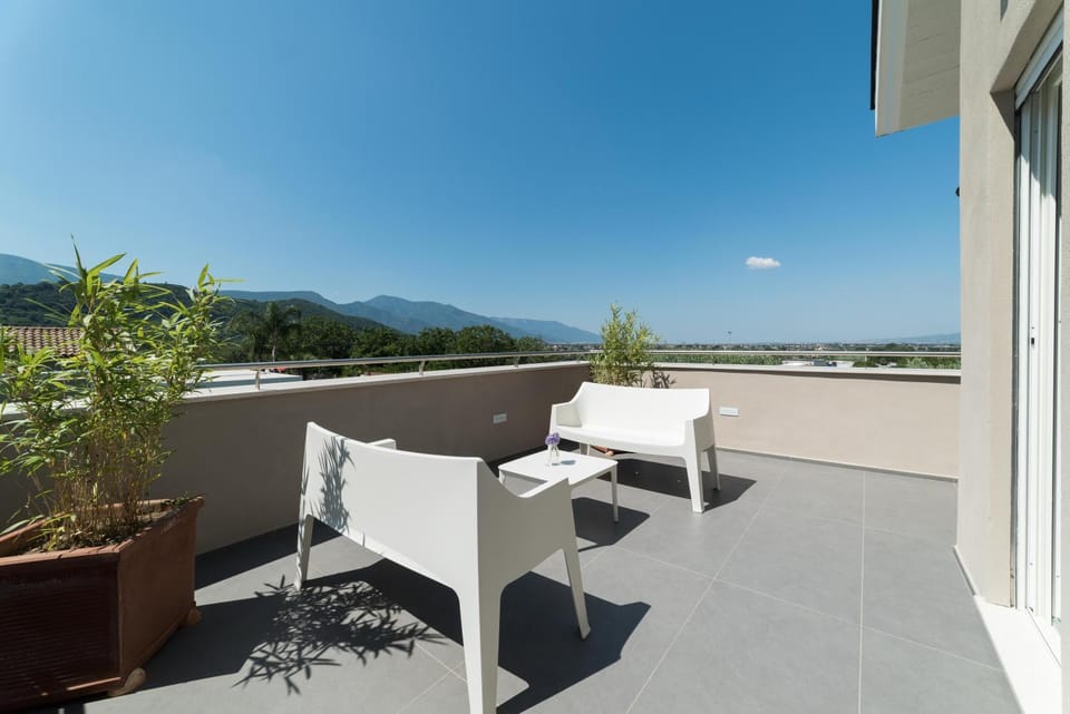 Patio, Day, Natural landscape, View (from property/room), Balcony/Terrace, Mountain view