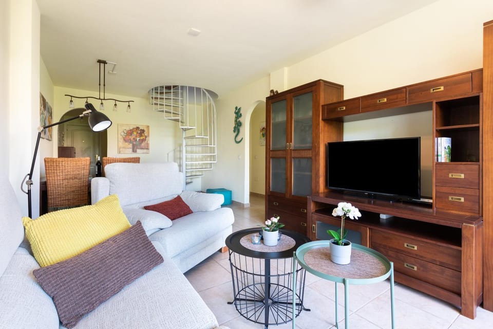 TV and multimedia, Living room, Seating area