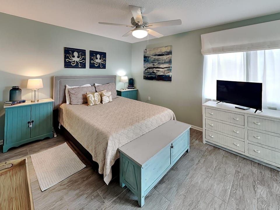 Bed, TV and multimedia, Bedroom, furniture, wardrobe