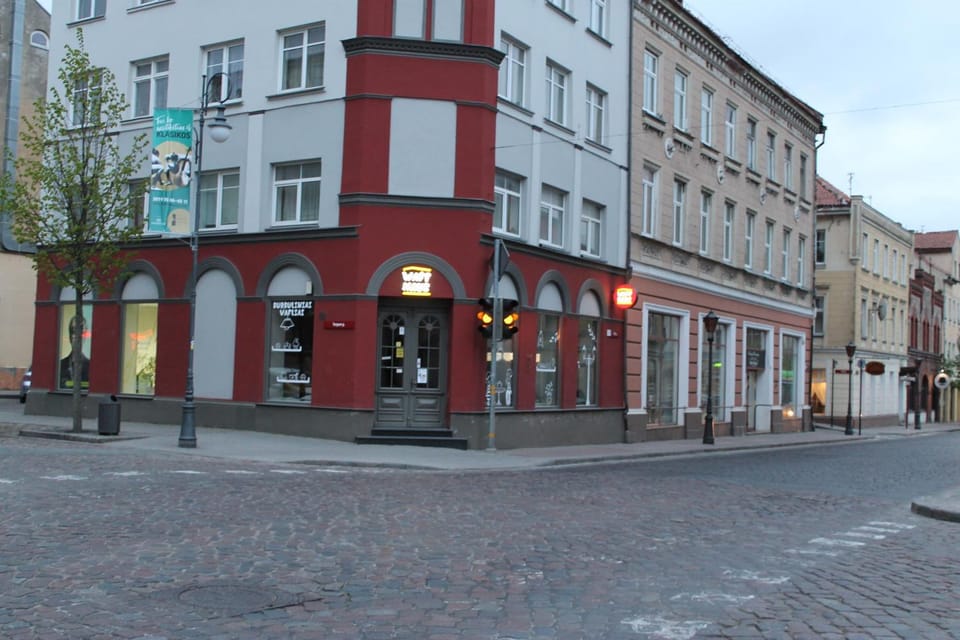 Property building, Neighbourhood
