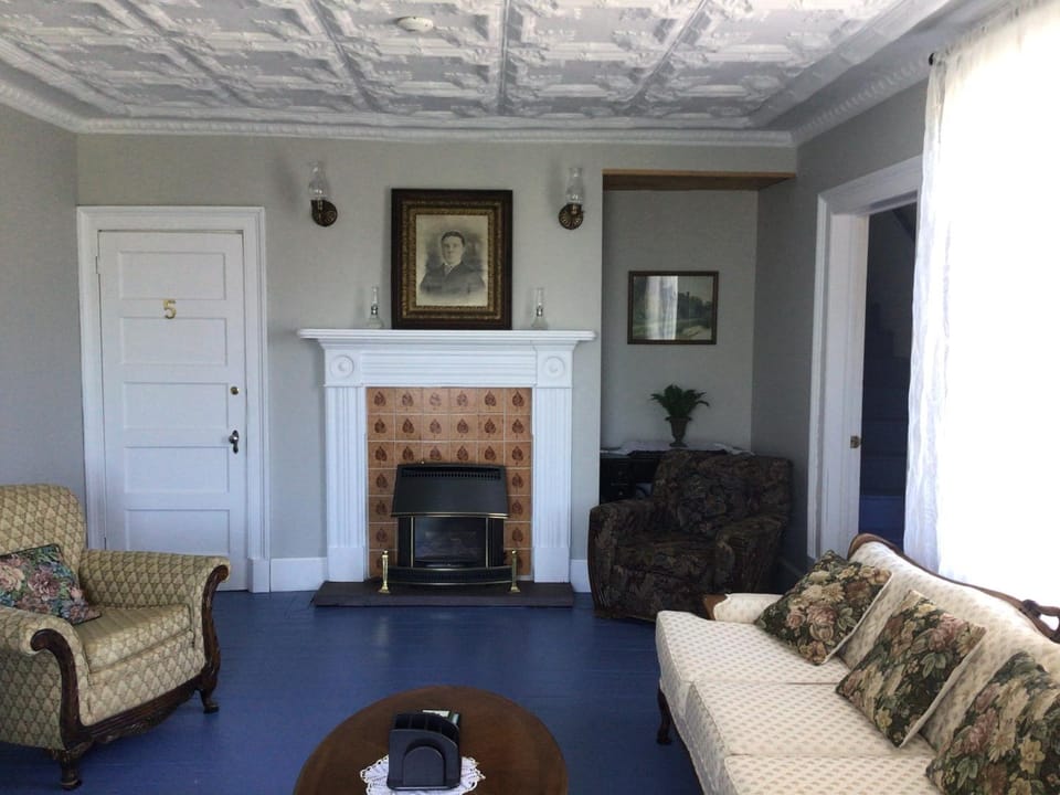 Bishop White Manor Inn in Trinity