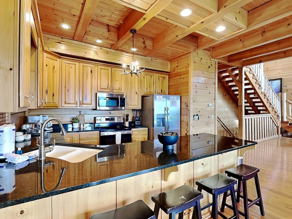 Kitchen or kitchenette, microwave, oven, stove