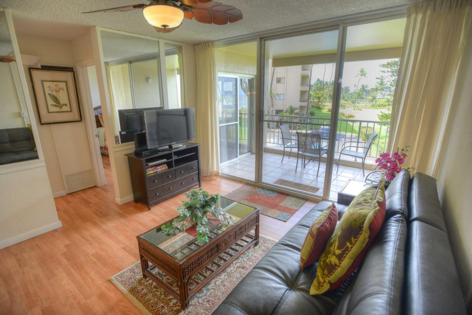 TV and multimedia, Balcony/Terrace, Living room, Seating area, furniture