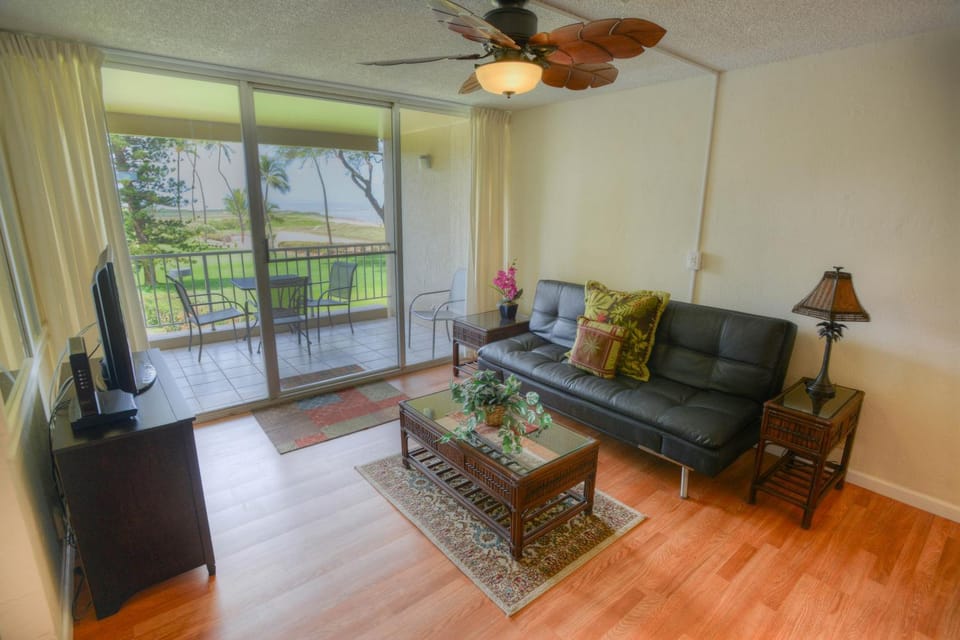 TV and multimedia, Balcony/Terrace, Living room, Seating area, Sea view, furniture