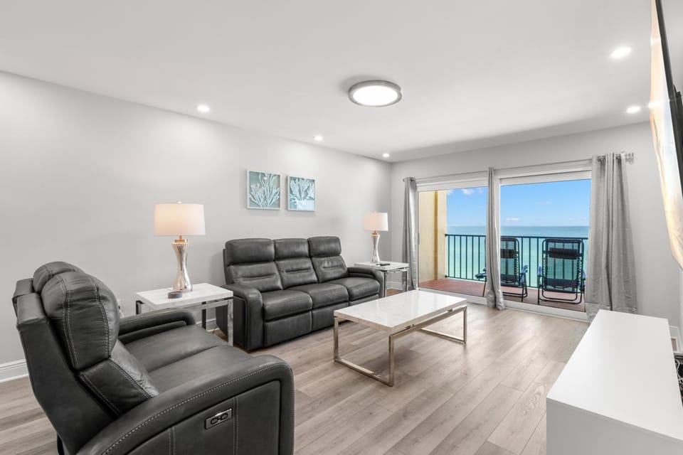 Balcony/Terrace, Living room, Seating area, Sea view, furniture