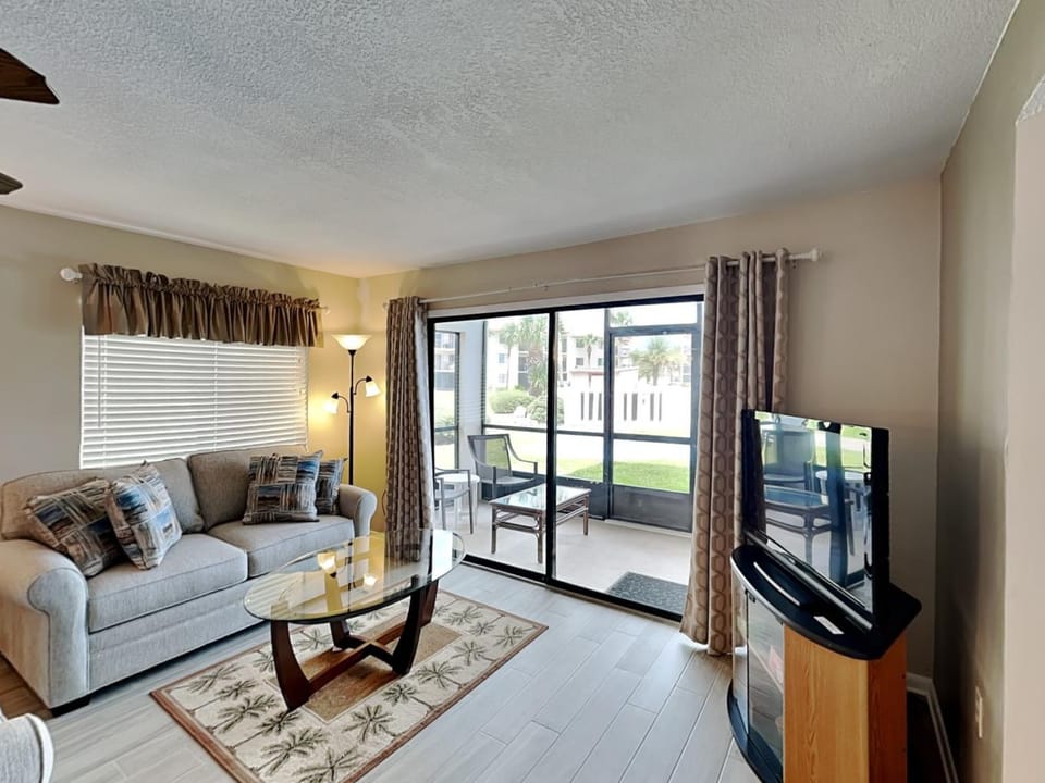 TV and multimedia, Balcony/Terrace, Living room, Seating area, furniture