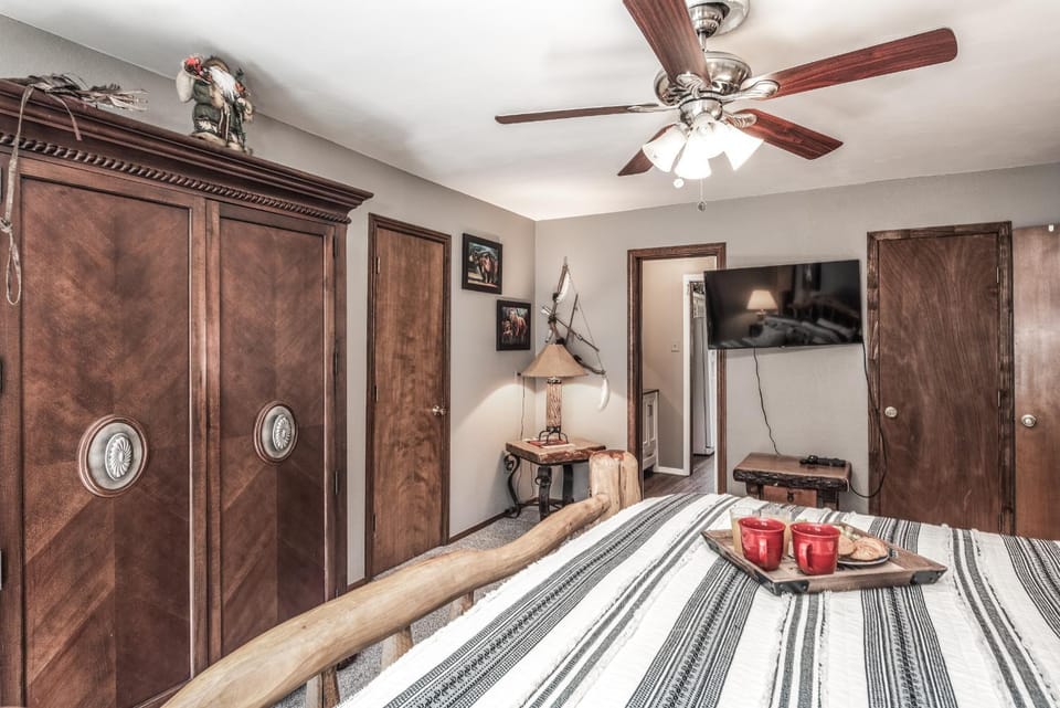 Bed, TV and multimedia, Bedroom, furniture, wardrobe