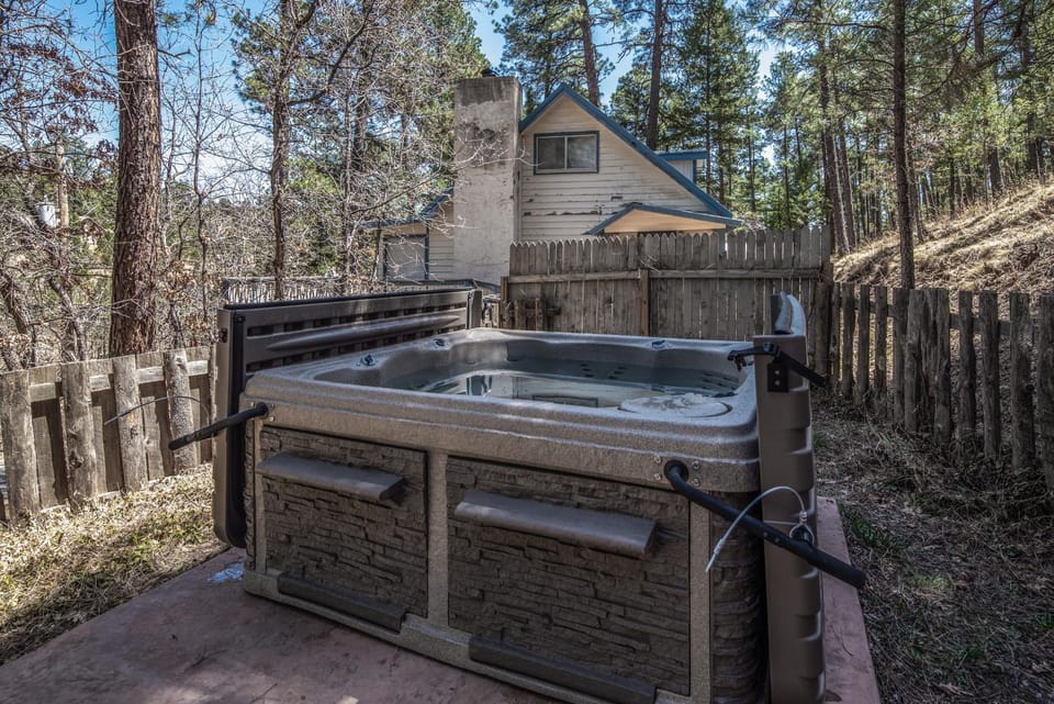 Property building, Natural landscape, Hot Tub