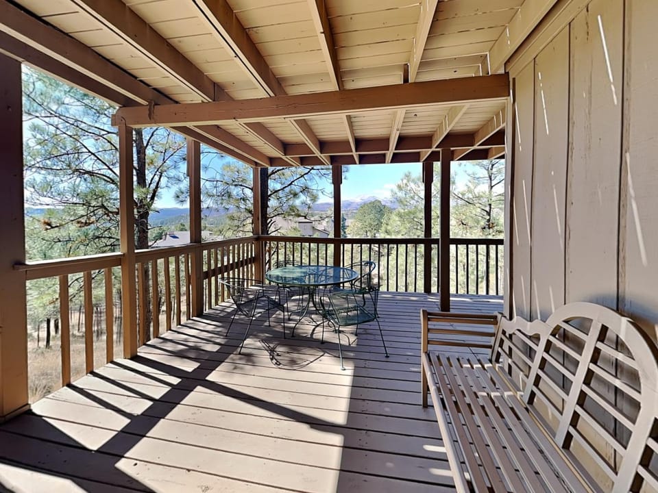 Natural landscape, Balcony/Terrace, Seating area, Mountain view